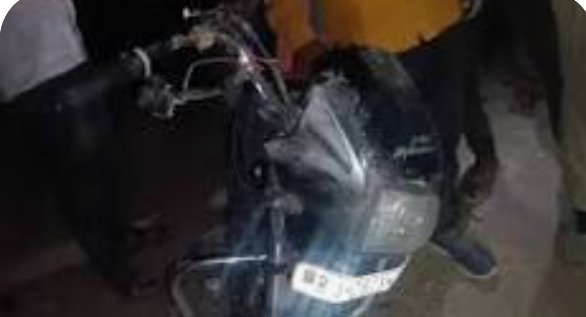 बाइक को मारी टक्कर, एक की मौत, दो घायल