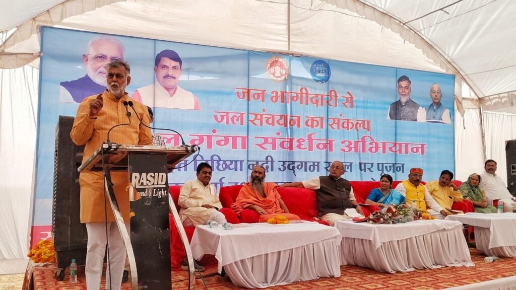 अधिकार मांगो तो कर्त्तव्यों का पालन भी करो