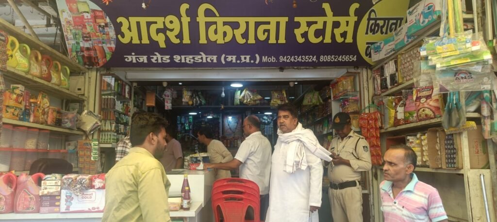 एक साथ तीन किराना दुकानों में चोरी