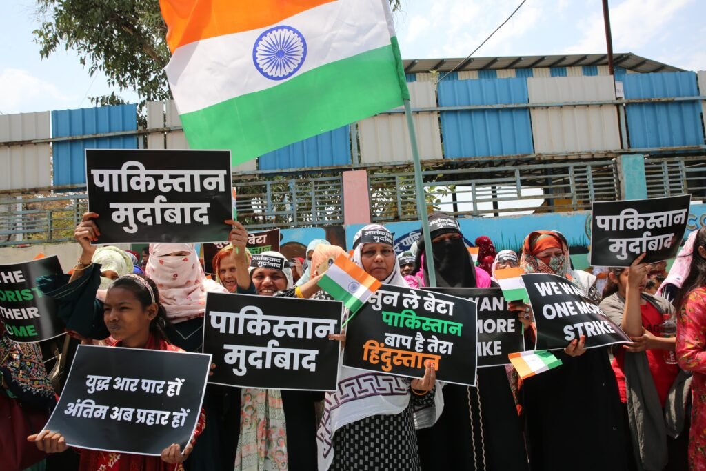 मुस्लिम महिलाओं ने पहलगाम हादसे के खिलाफ प्रदर्शन किया