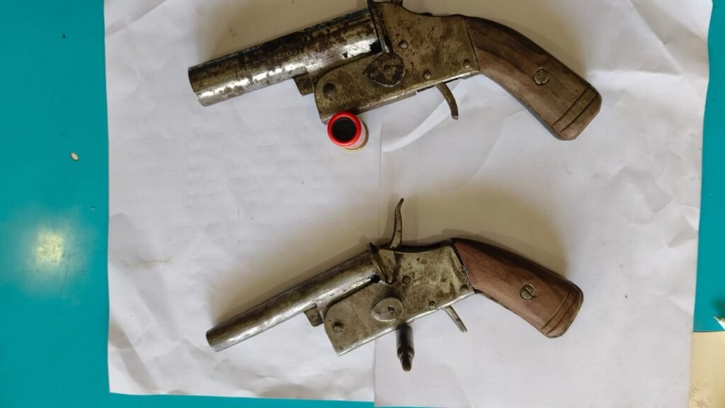 अवैध हथियार के साथ दो बदमाश पकड़ाए