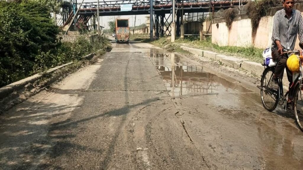 फुटपाथ पर पैदल भी नही चला फिर भी हो गया ध्वस्त