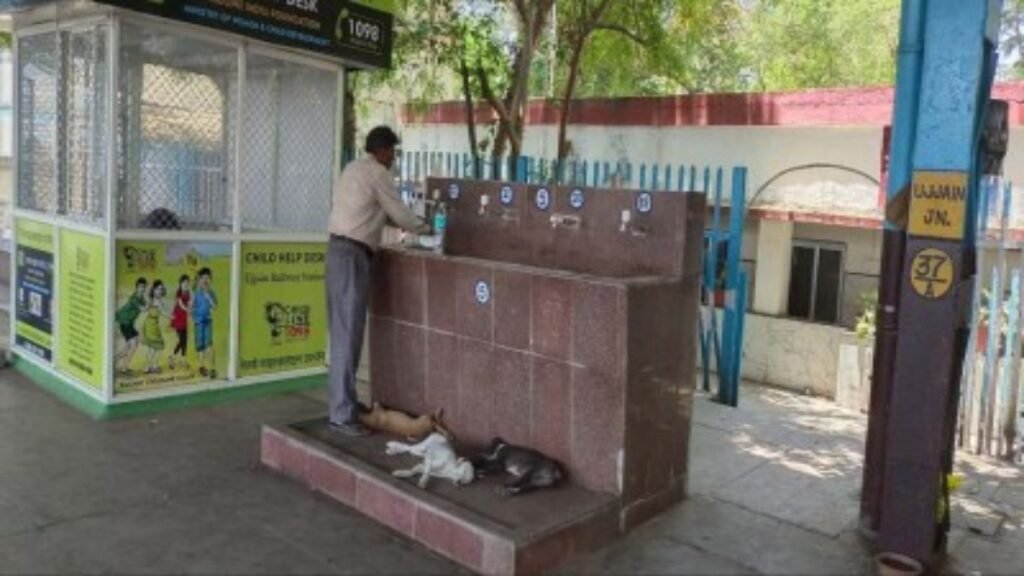 उज्जैन रेलवे स्टेशन पर पेयजल की समस्या और लिफ्ट भी खराब