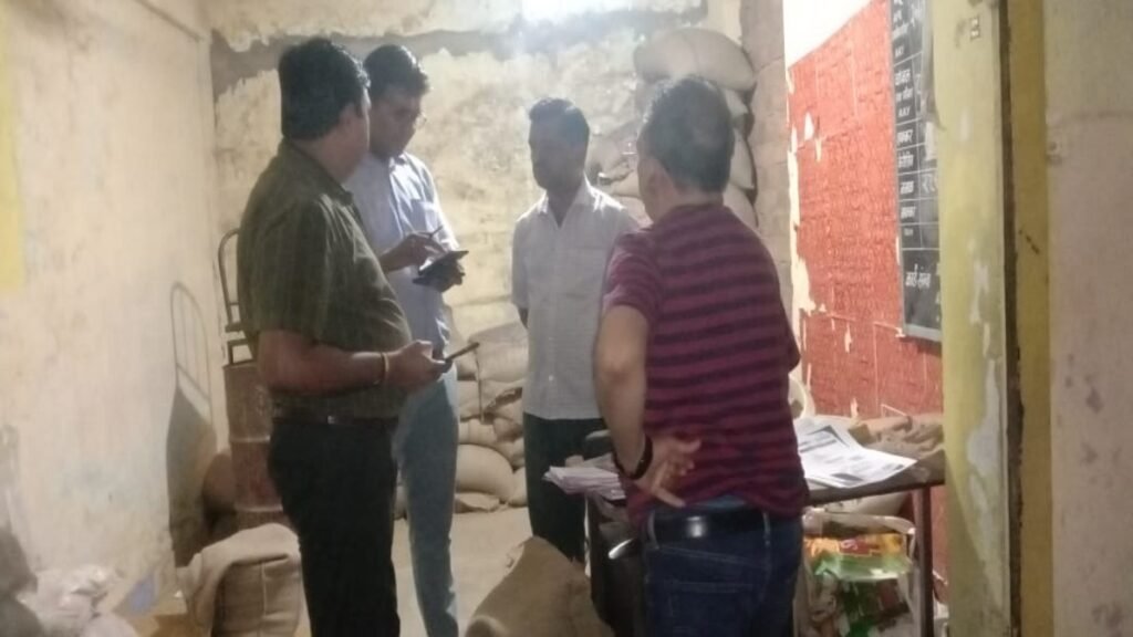 उचित मूल्य दुकान के विक्रेता एवं प्रबंधक को नोटिस