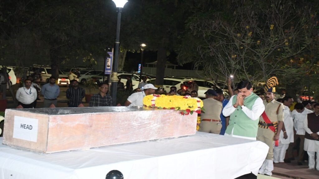 पहलगाम में आतंक का शिकार हुए सुशील नथानियल का पार्थिव शरीर इंदौर लाया गया