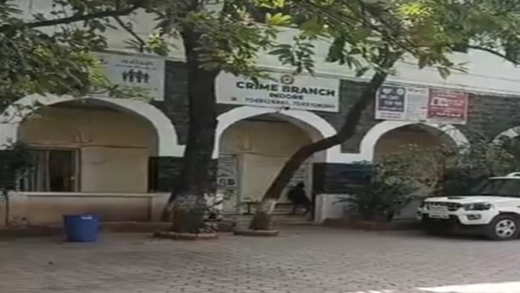 50,000 के नकली नोट और मशीन के साथ तीन युवक गिरफ्तार