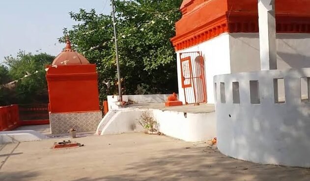 सीतानहानी जीर्णोद्धार की फाइल अटकी, अब कुंडों की सफाई