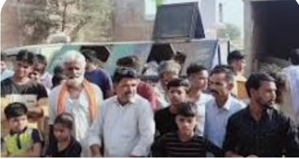 कोलारस नगर में सड़कों पर कचरा वाहन रोके