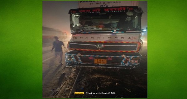 गोसलपुर में कंटेनर और ट्रैक्टर में भिड़ंत, एक की मौत, दो घायल