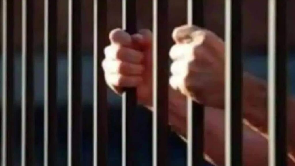 भ्रष्टाचार के अपराध में सब पोस्ट मास्टर को पांच साल का कारावास