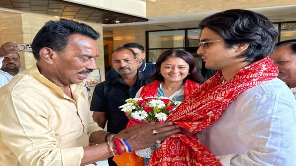 सिलावट ने किया सिंधिया परिवार का स्वागत