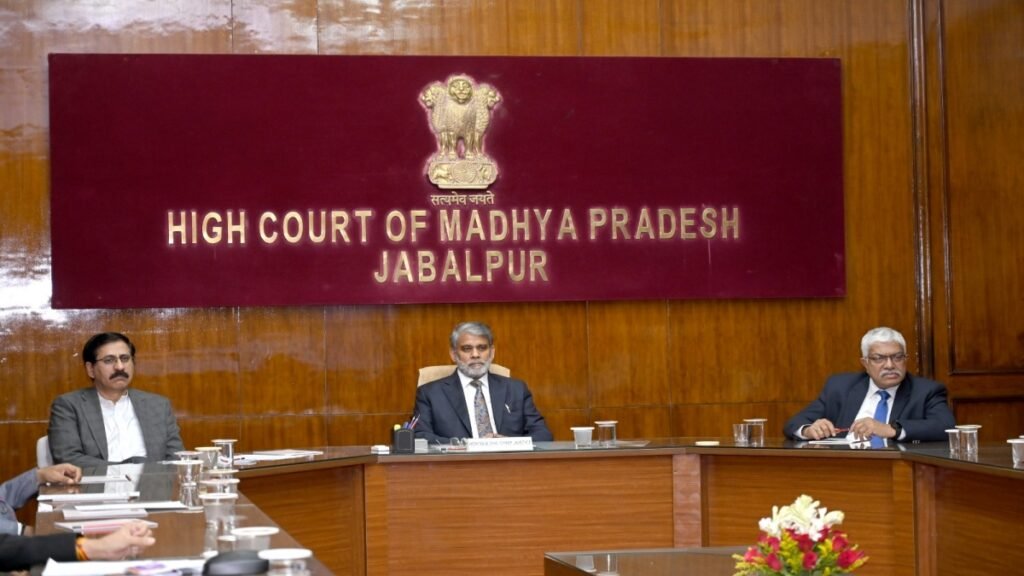 झाबुआ-बालाघाट में कुटुम्ब न्यायालय भवन और मनावर में बाल-सुलभ न्यायालय कक्ष का उद्घाटन