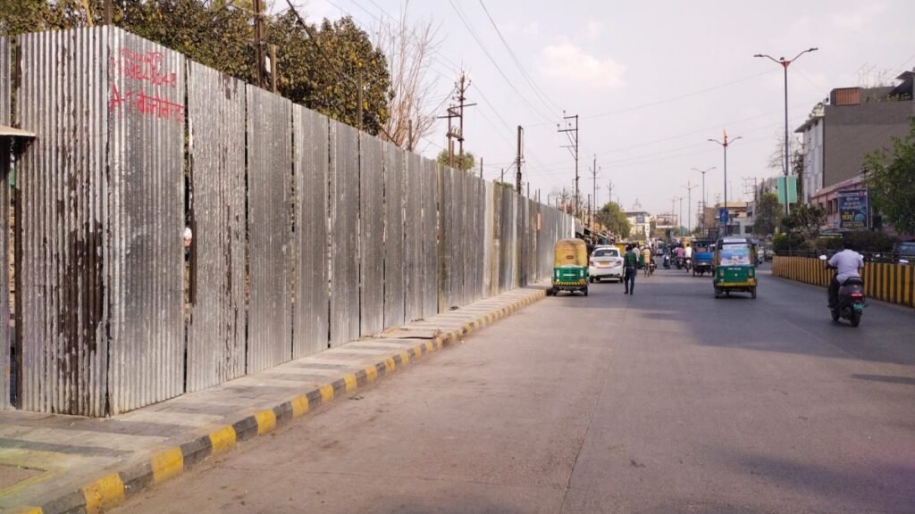 नवलखा:तीस वर्ष पुरानी गुमटियां टूटी,लेकिन दुकानदारों को नहीं मिली जगह, अब वहां बनेगा रेन बसेरा