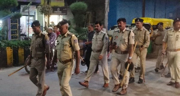 एसीपी और थाना प्रभारी ने किया फ्लैग मार्च, छत्रीपुरा क्षेत्र में पैदल गश्त