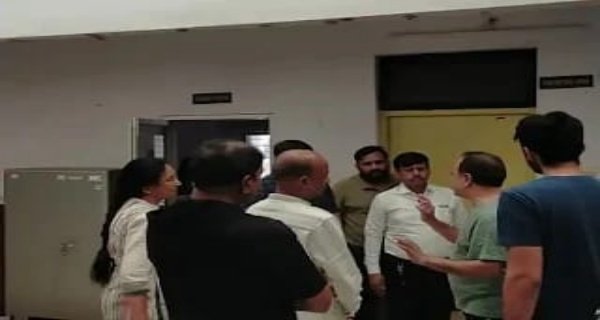 फुटेज को लेकर जिम में परिजनों का हंगामा