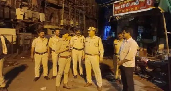 क्राइम ब्रांच का जवान बनकर युवकों से मोबाइल व रुपए छीने