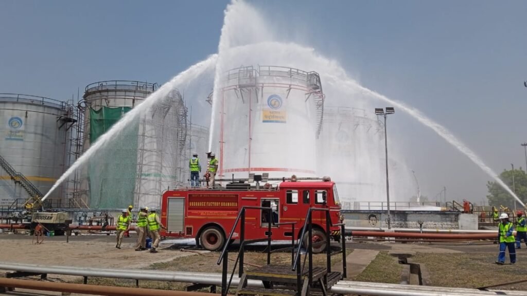 पेट्रोल टैंक में लगी आग की सूचना से मची अफरा-तफरी