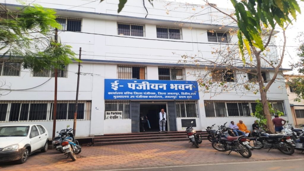 रजिस्ट्री ऑफिस का सर्वर ठप, राजस्व को भी नुकसान