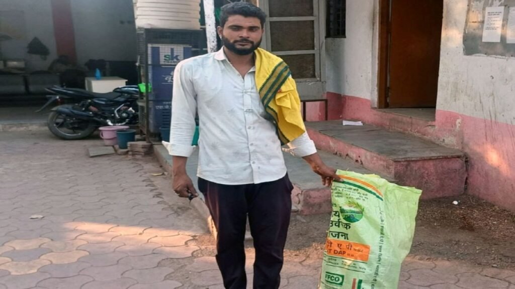 सस्ती सिगरेट के नाम पर बोरी में पत्थर और खाली खोखे दे गया