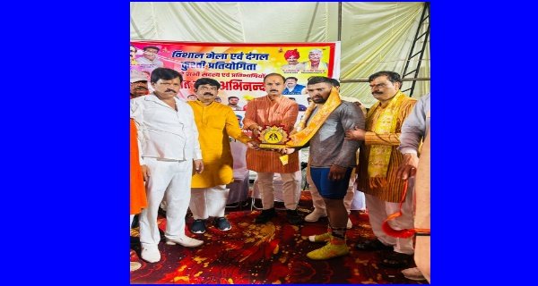 बिलौआ में हुआ विशाल दंगल, देशभर से आए पहलवान