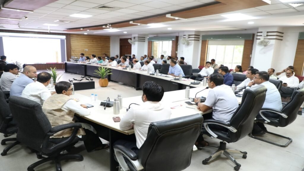 यात्री बस सड़कों पर नहीं खड़ी रहें और न ही नरवाई जले