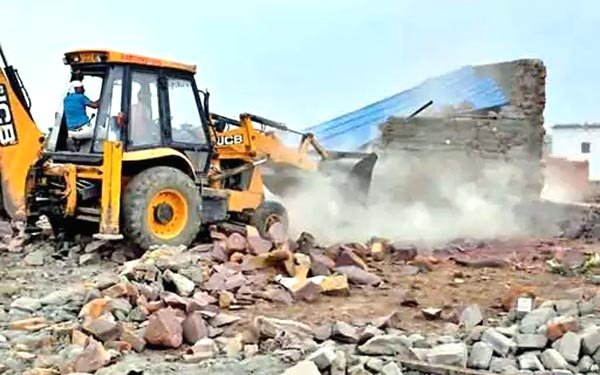 हुजूर में शासकीय भूमि पर अवैध निर्माण ध्वस्त, आगे भी जारी रहेगी कार्रवाई