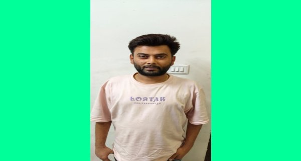 आदतन अपराधी चाकू सहित गिरफ्तार