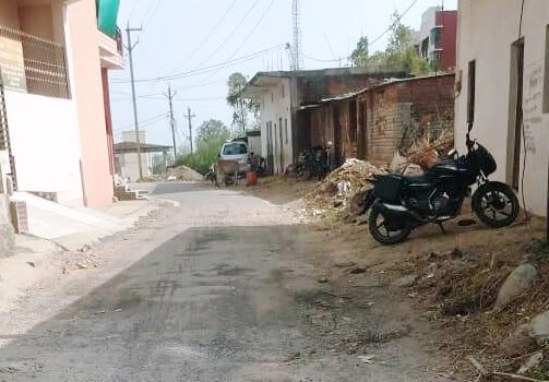 डेढ़ वर्ष में ही उखड़ने लगी गनियारी विश्वकर्मा मोहल्ले की सड़क 