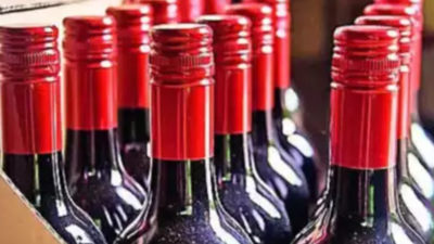 ब्लिंकिट के बैग से कर रहा था शराब की होम डिलीवरी पकड़ा गया, 31 पेटी शराब जब्त