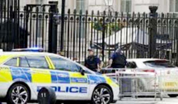 ब्रिटेन में आतंकवादी हमले की योजना बनाने के संदेह में पांच लोग हिरासत में