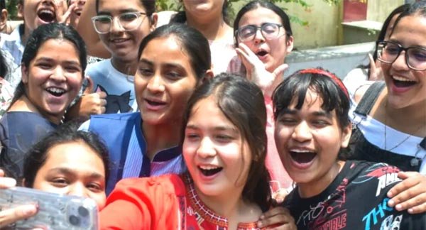 झारखंड बोर्ड 12वीं का रिजल्ट जारी, लड़कियों का बेहतर प्रदर्शन