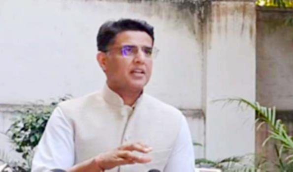 पाकिस्तान को दिया जाना चाहिए मुंहतोड़ जवाब- पायलट