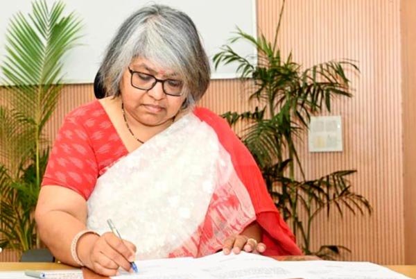 सुजाता चतुर्वेदी ने संघ लोक सेवा आयोग की सदस्यता की शपथ ली