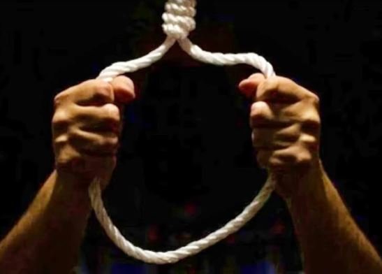 सीहोर में छात्रा ने फांसी लगाई
