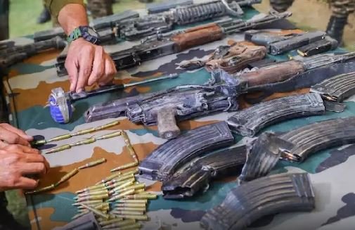 अफ़गानिस्तान में सुरक्षा बलों ने 18 एके-47 राइफ़लें बरामद कीं