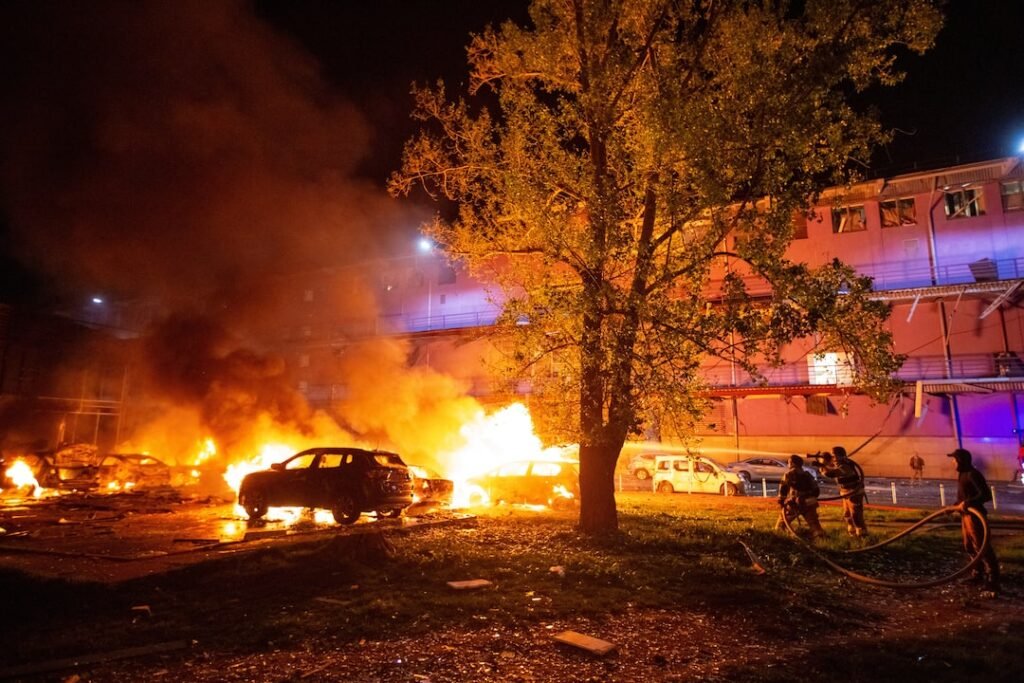 कीव पर हुए रूसी मिसाइल, ड्रोन हमले में 15 लोग घायल