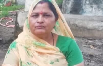 आंधी से गिरे होर्डिंग ने ली महिला की जान