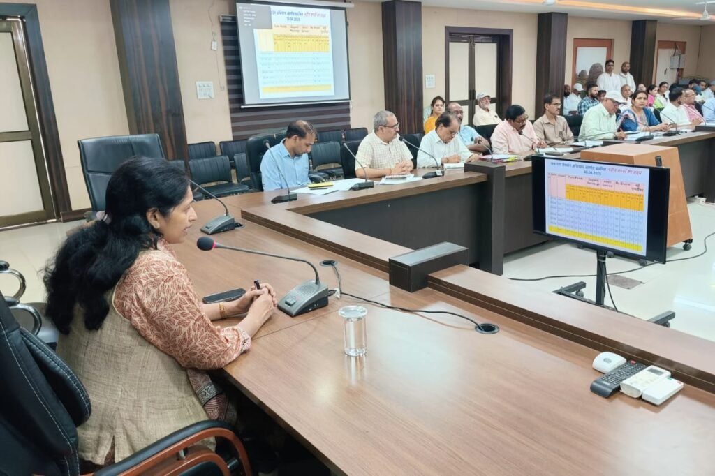 उपयंत्री बैठक से हुआ नदारद तो कलेक्टर ने दिया संविदा सेवा समाप्त करने का आदेश