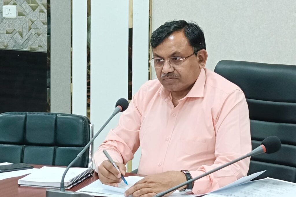 खाद्य सुरक्षा योजना के लिए सीधी जिले में E-KYC के काम की प्रगति पर कमिश्नर ने जताई नाराजी