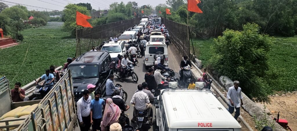 शहरी हाईवे के संकरे पुल पर फिर लगा जाम