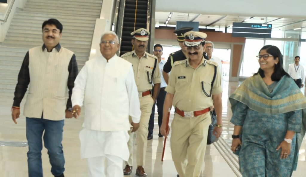 राज्यपाल पटेल ग्वालियर आए, विमानतल पर स्वागत, दो दिन रहेंगे