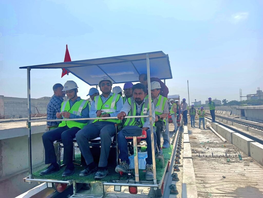 मेट्रो: प्रायोरिटी कॉरीडोर पर किया ट्रॉली ट्रायल रन 