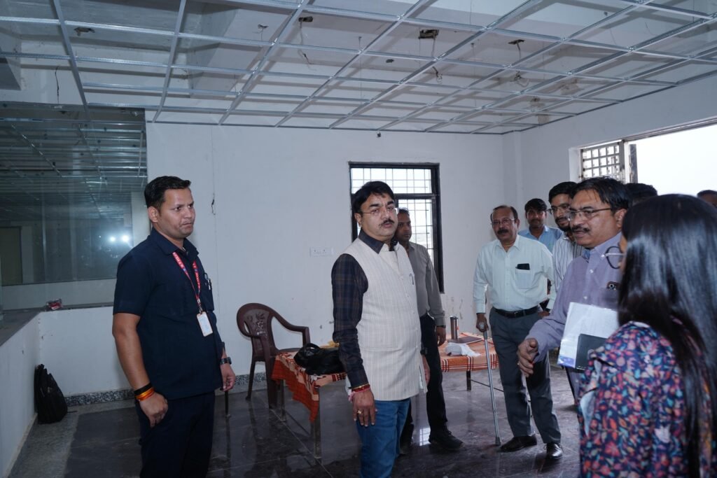 स्वास्थ्य राज्यमंत्री ने फ़ूड एण्ड ड्रग टेस्टिंग लैब का किया निरीक्षण
