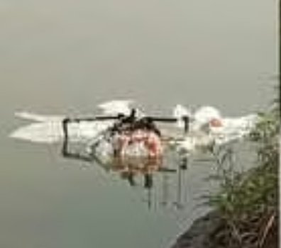 शिवपुरी में ग्रामीणों ने देखी आसमान से गिरती भारी वस्तु, मौसम विभाग का बैलून निकला भारी सामान