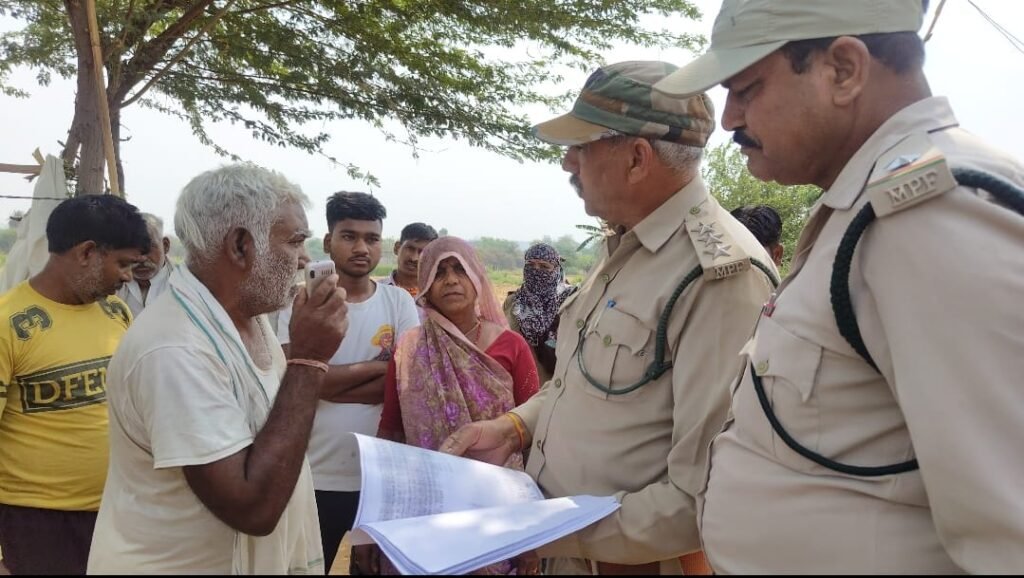 किसान बिलखता रहा, हरी भरी फसल पर 6 घंटे तक चलती रही 4 जेसीबी