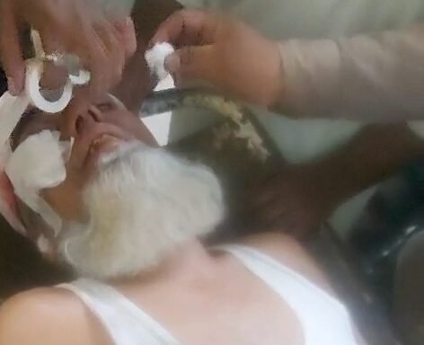 बाइक सवार को कार ने पीछे से मारी टक्कर,गंभीर चोटें आईं