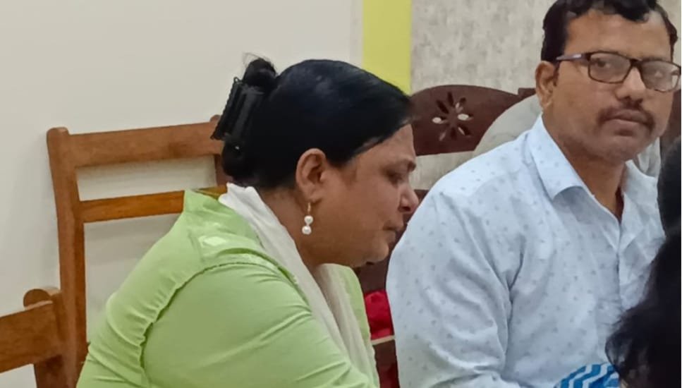 रिश्वत लेते पकड़ी गई महिला कर्मी 