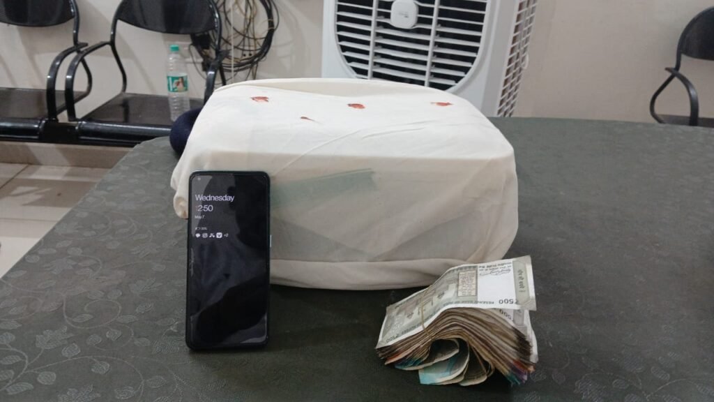 1.52 लाख का गांजा समेत युवक युवती पकड़ाये