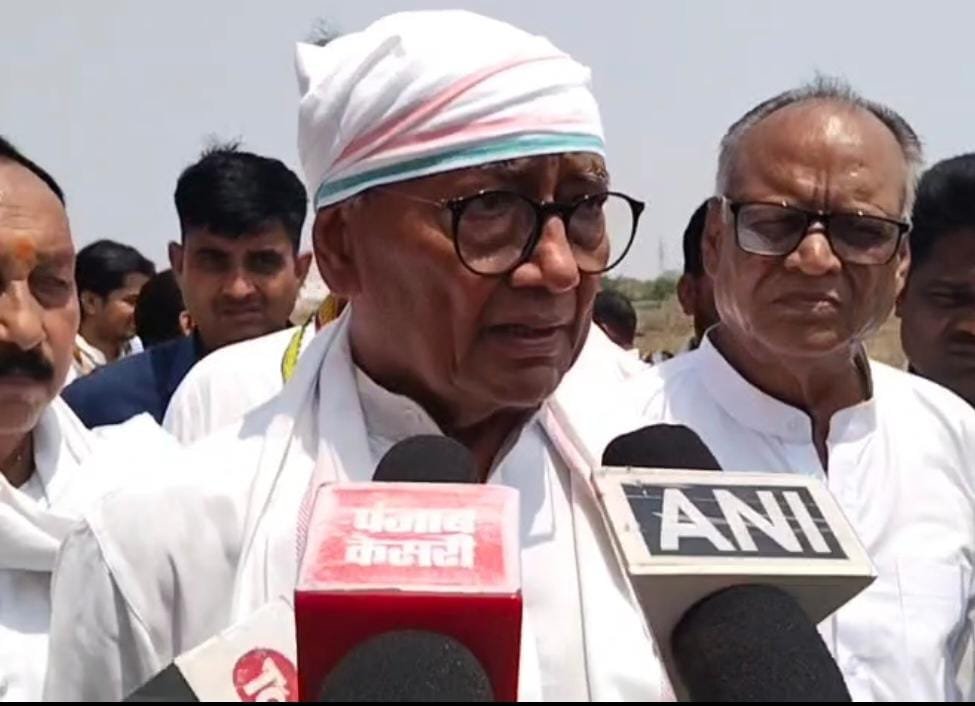 पैसों के लालच में पाक दे रहा आतंकियों को ट्रेनिंग