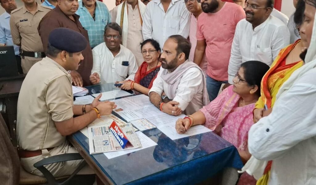 मंत्री विजय शाह पर एफआईआर दर्ज कराने कांग्रेसियों ने घेरा ओमती थाना